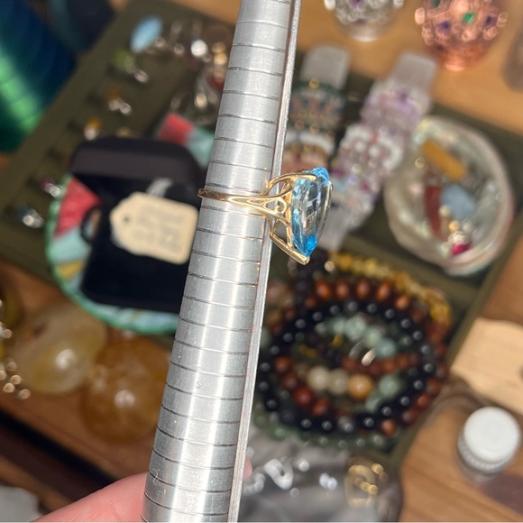 Antique 13 Carat Blue Topaz 10k Gold Ring💙 - Picture 7 of 8